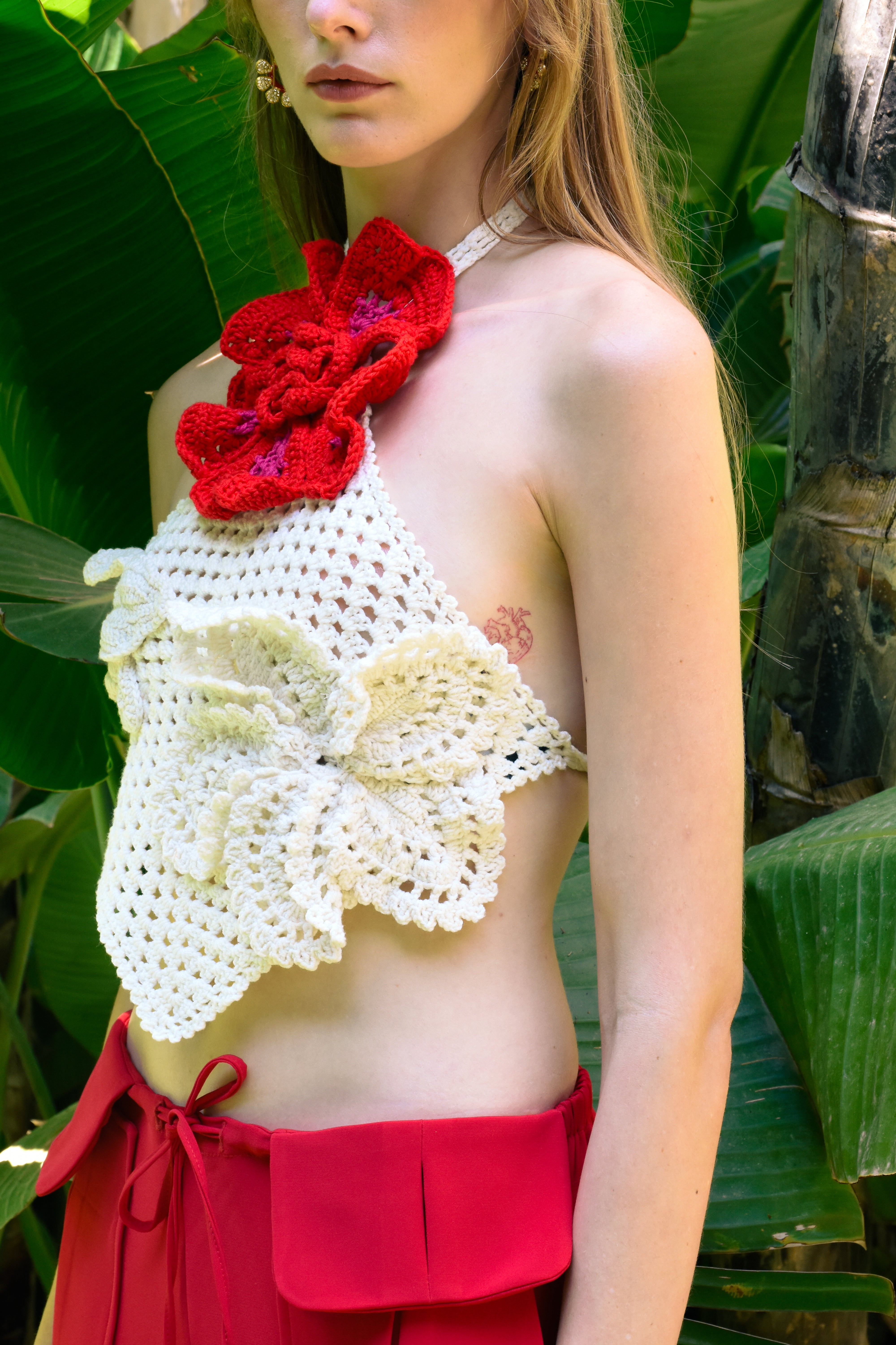 SUKI KNIT TOP WHITE WITH FLOWERS OS