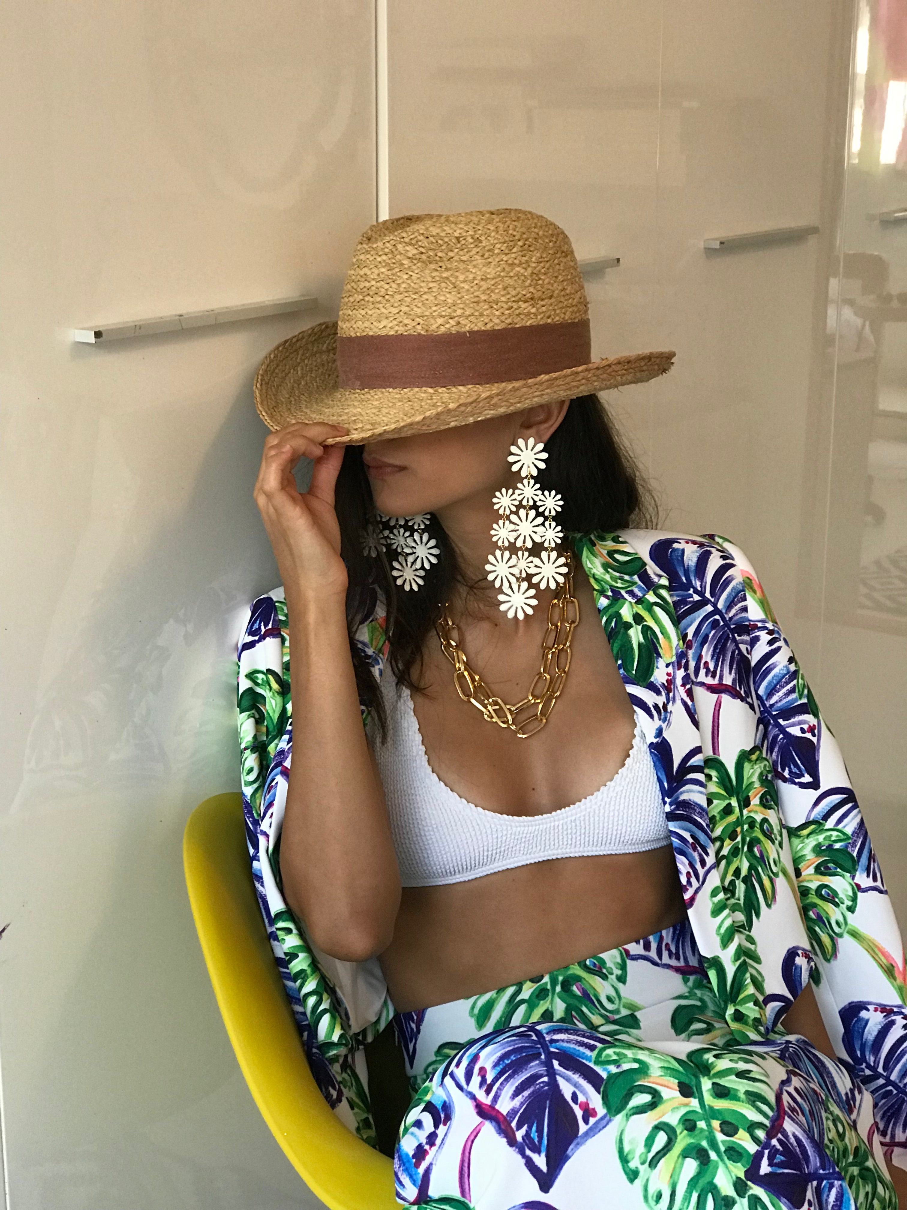 B.O DINNER DATE MARGUERITE WHITE